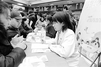 蘭州大學(xué)第一醫(yī)院舉行“新年！新高度！”兒童保健義診活動(dòng)