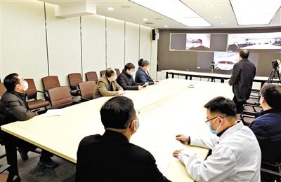 蘭大校長嚴(yán)純?nèi)A等視頻連線蘭大一院、二院支援湖北醫(yī)療隊員