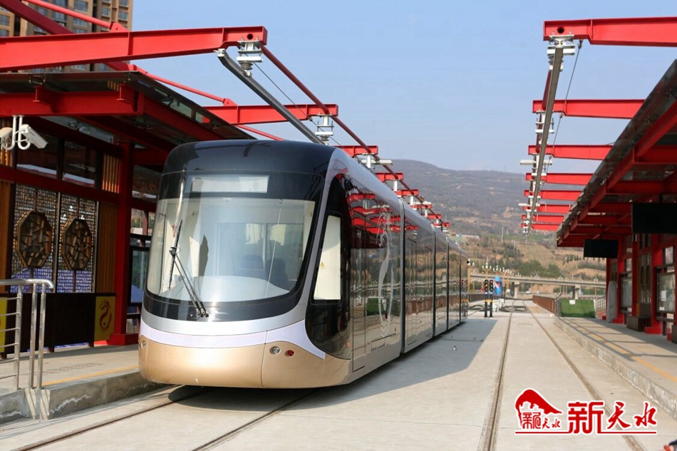 王銳調(diào)研有軌電車示范線一期工程、工業(yè)博物館等項(xiàng)目建設(shè)情況