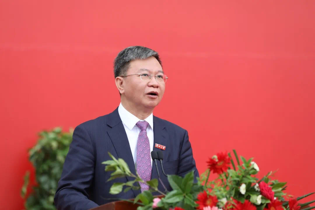 蘭州大學校長嚴純華寄語2020屆本科畢業(yè)生：做敢擔當、能擔當、有擔當?shù)娜?>
        </a><em>蘭州大學校長嚴純華寄語2020屆本科畢業(yè)生：做敢擔當、能擔當、有擔當?shù)娜?/em></li>
    <li><a  target=
