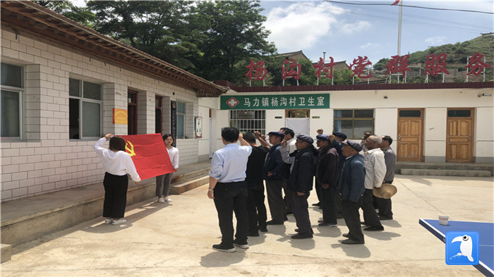 6月29日，天水市武山縣紀(jì)委監(jiān)委組織黨員干部在馬力鎮(zhèn)楊溝村重溫入黨誓詞。_副本.jpg