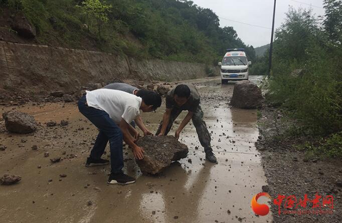 康縣長壩鎮(zhèn)：鏟車、120合力“逆行”救援群眾  