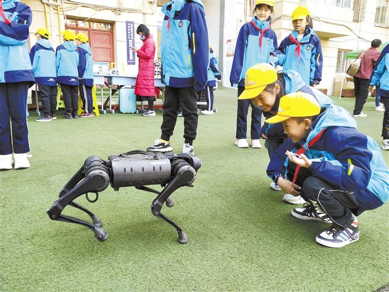蘭州安西路小學(xué)“STEM種子?！苯遗?>
        </a><em>蘭州安西路小學(xué)“STEM種子校”揭牌</em></li>
    <li><a  target=