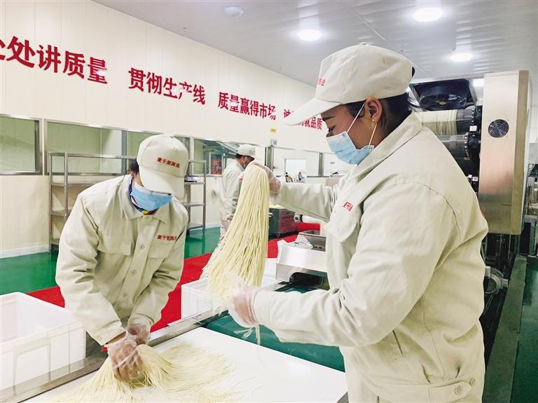 蘭州市規(guī)?；懊鏃l加工項目”投入運營 將配送到市區(qū)280多家直營店