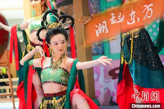 圖為今年9月5日，在重慶亮相的敦煌博物館“潮起東方”主題活動現場。敦煌博物館供圖
