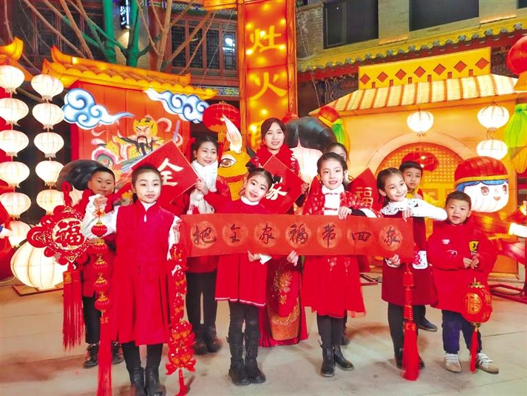 原創(chuàng)音樂電視《全家?！废蛱m州市人民拜年！