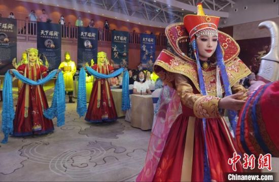 圖為中國首部邊塞史詩劇《天下雄關(guān)》首演發(fā)布會現(xiàn)場。　崔琳 攝