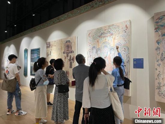 圖為展覽現(xiàn)場?！〗瓧顭?攝