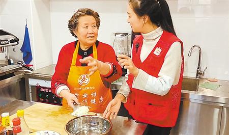 居家養(yǎng)老托起幸?！跋﹃柤t”——甘肅建設多元養(yǎng)老服務體系讓老年人安度晚年
