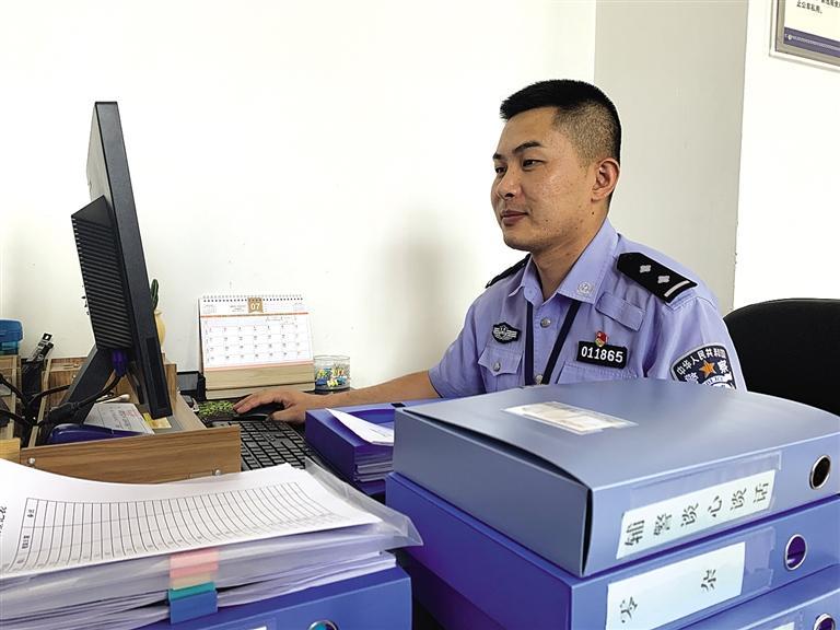 “身為黨員，就應(yīng)該第一個(gè)往前沖”
