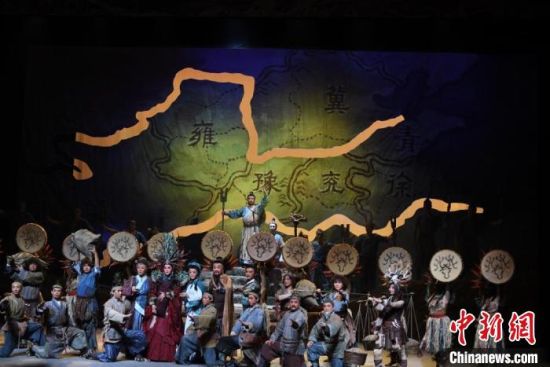 作為隴劇“梅花”，雷通霞在《大禹治水》中甘當(dāng)“綠葉”，該劇推出后，反響十分熱烈。(資料圖) 楊艷敏 攝