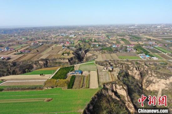 圖為位于甘肅省慶陽市西峰區(qū)境內(nèi)的南佐遺址地貌。(資料圖) 甘肅省文物局供圖