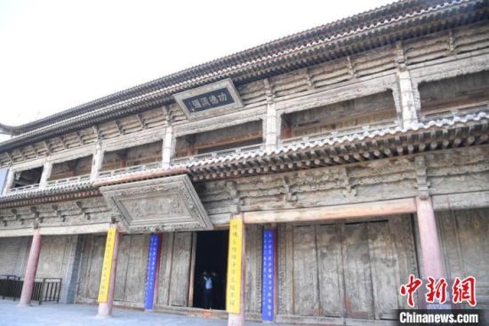 圖為張掖大佛寺建筑外圍?！钇G敏 攝
