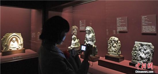 2018年8月，《平山郁夫的絲路世界——平山郁夫絲綢之路美術館文物展》在甘肅敦煌莫高窟開展。中新社記者 楊艷敏 攝