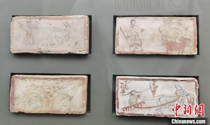 圖為嘉峪關(guān)長城博物館館藏文物魏晉墓彩繪畫像磚中豐富多彩的古代農(nóng)牧業(yè)生產(chǎn)活動(dòng)。(資料圖) 丁思 攝