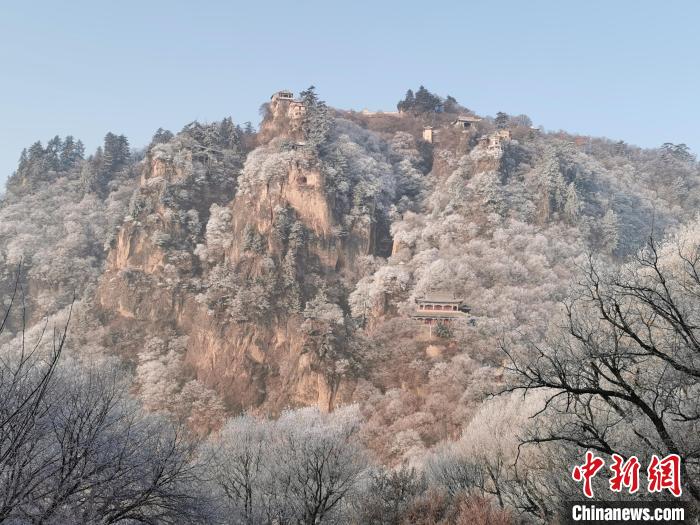 圖為崆峒山霧凇景色?！⌒煺袢A 攝