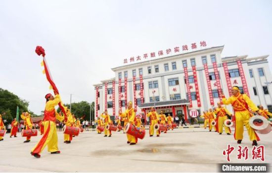 2021年6月30日，蘭州太平鼓教育保護實踐基地啟動儀式在蘭州新區(qū)舉行。(資料圖) 高展 攝