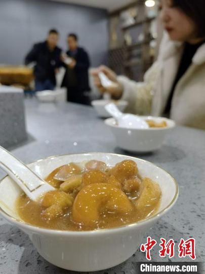 圖為酒泉美食“糊鍋”。　殷春永 攝