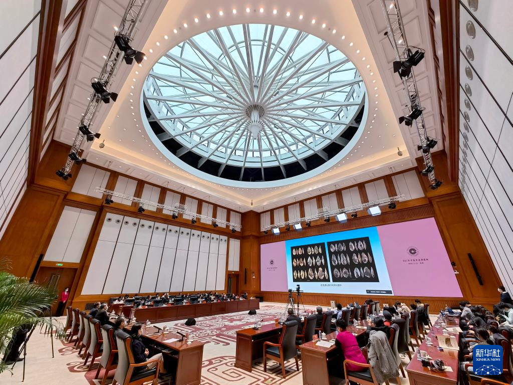 3月18日，“中國社會科學(xué)院考古學(xué)論壇·2021年中國考古新發(fā)現(xiàn)”進(jìn)行入選項目報告環(huán)節(jié)（手機(jī)照片）。