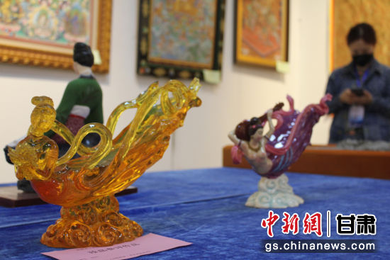 圖為敦煌飛天造型的作品。徐雪 攝