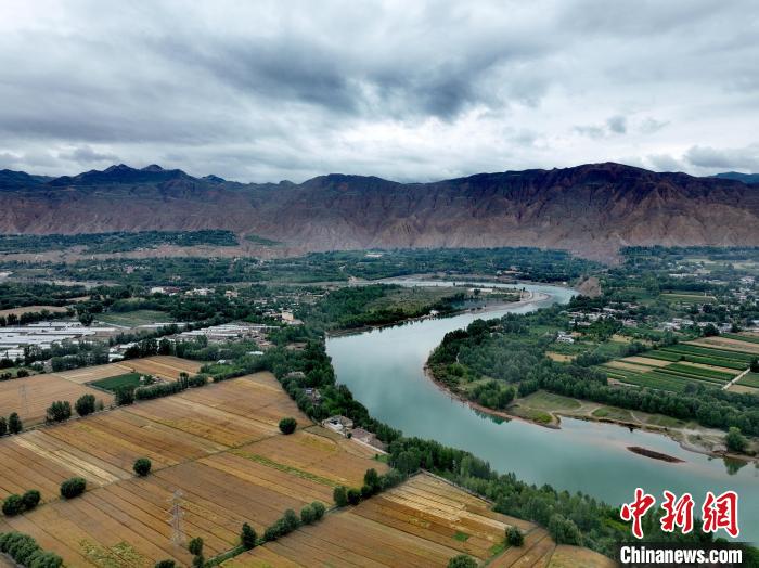 圖為黃河岸畔景色。(資料圖) 李玉峰 攝