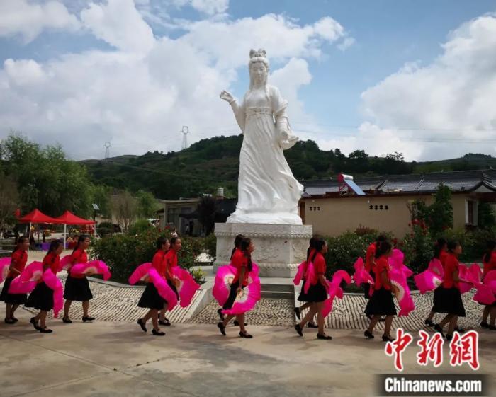 甘肅省西和縣乞巧節(jié)活動(dòng)。殷春永 攝