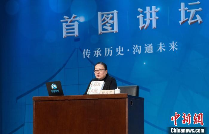 敦煌研究院文化弘揚(yáng)部講解科科長(zhǎng)韓文君?！『衔乃嚦霭嫔绻﹫D