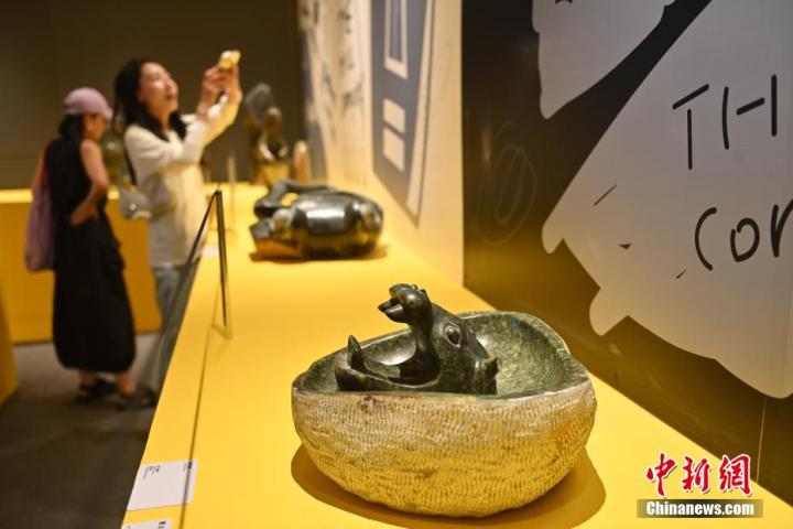 圖為該藝術展展陳的蛇紋石作品《河馬池》。中新社記者 李亞龍 攝