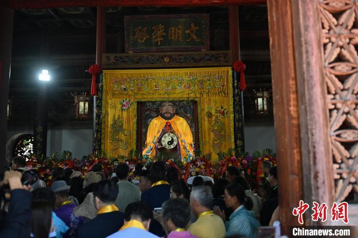 6月21日，2024(甲辰)年公祭中華人文始祖伏羲大典在甘肅天水舉行，來自海峽兩岸及港澳地區(qū)約500人現(xiàn)場共祭中華人文始祖伏羲。中新社記者 李亞龍 攝