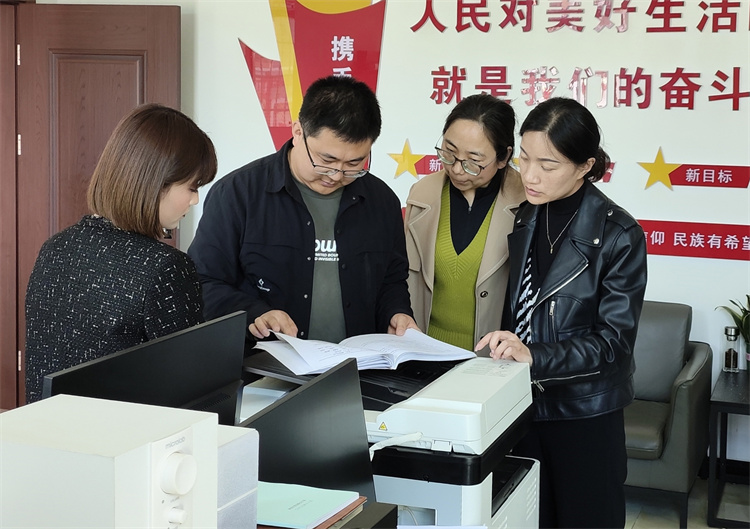 徽縣紀(jì)檢監(jiān)察系統(tǒng)組成3個(gè)片區(qū)協(xié)作交叉檢查組深入各鄉(xiāng)鎮(zhèn)督查惠民惠農(nóng)政策落實(shí)、村集體“三資”規(guī)范管理等工作.jpg