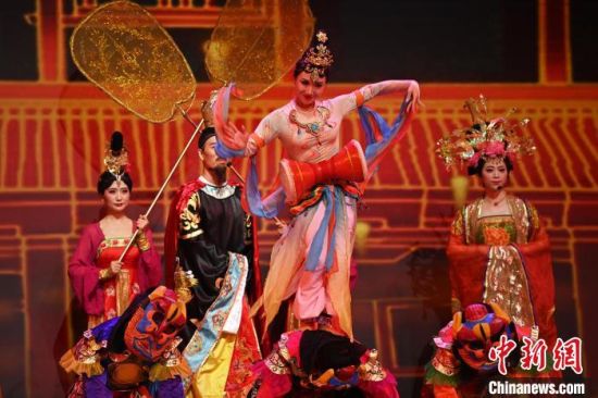2023年第六屆敦煌文博會(huì)期間，系列演藝上演。(資料圖)李亞龍 攝