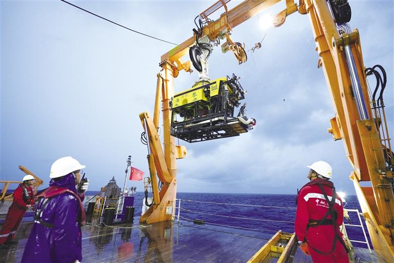 我國自主研制的6000米級深海無人遙控潛水器“海琴”號在南海成功海試